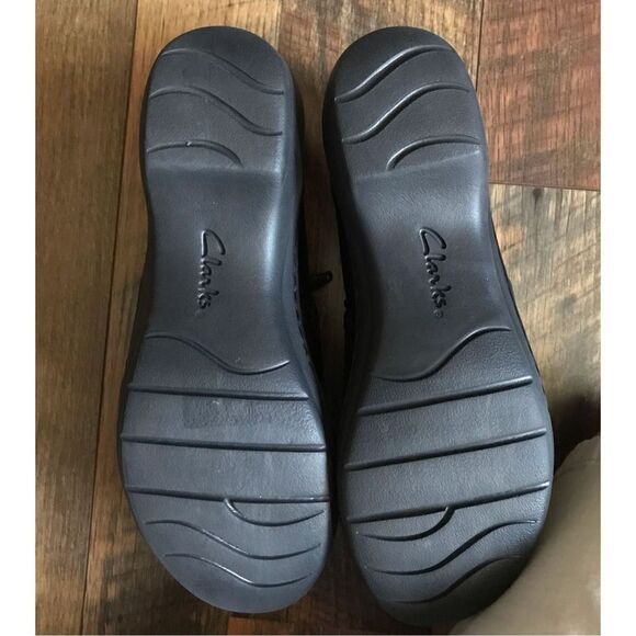 Clarks Collection women’s Size 7.5 side zip leather button Ultimate comfort New - Picture 2 of 6